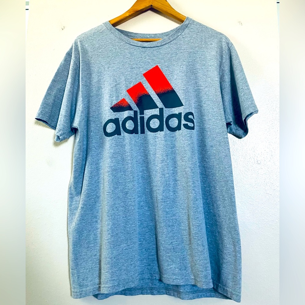 Adidas’shirt size large